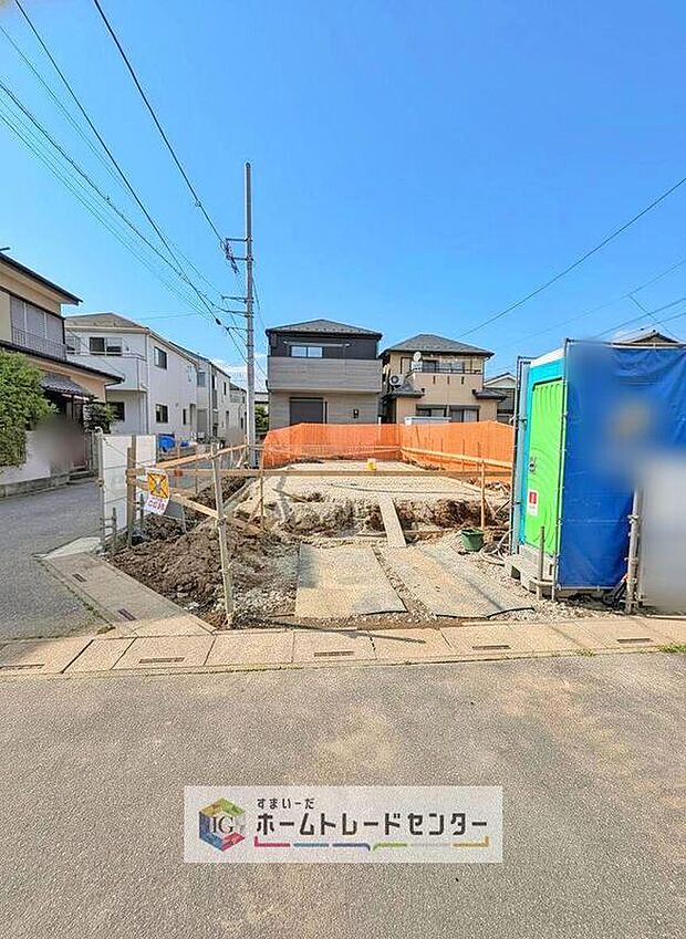 【現地写真】モデルハウスのご案内や、仕様や色の説明も細かくさせていただきます。弊社は飯田グループホールディングス唯一の販売専門会社になるので、細部まで説明いたします。もちろん住宅ローンのご相談だけでも大丈夫です。