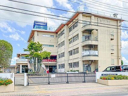 越谷市立千間台小学校 484m(徒歩7分)