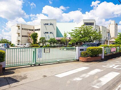 幸手市立長倉小学校 600m (徒歩8分)