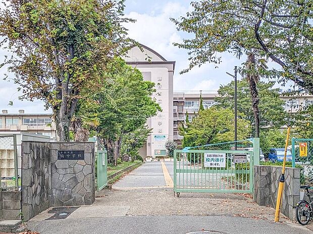 越谷市立南中学校（約1,000m）