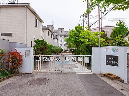 草加市立両新田中学校 350m(徒歩5分)