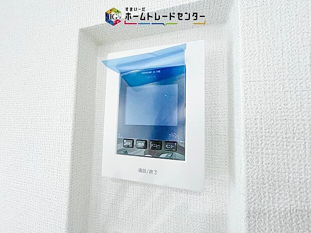 【【TVモニター付きインターホン】】録画機能もあり、どのような人が何時に来訪されたのかが分かります。防犯上はもちろん、お届け物などの把握にも便利です。ライトが付いているので、夜間でも安心です。