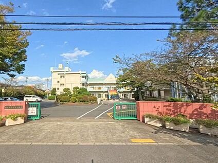 松伏町立松伏小学校 850m(徒歩11分)