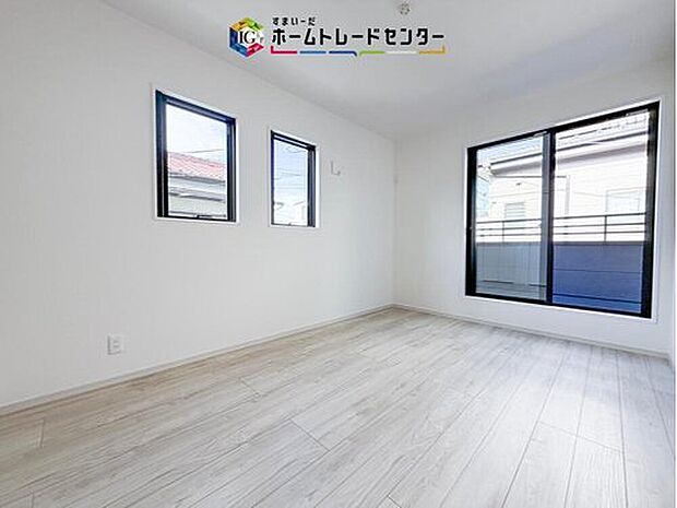 【リビング以外の居室】2面採光の洋室です。窓からの眺望もよくなり視界が広いので、部屋にいても飽きません、そしてもちろん大切なのは明るさと風通し、明るい日差しと心地よい風で自分のお部屋でくつろげる贅沢をご提供します。