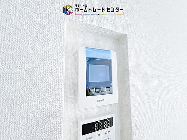 【【TVモニター付きインターホン】】録画機能もあり、どのような人が何時に来訪されたのかが分かります。防犯上はもちろん、お届け物などの把握にも便利です。ライトが付いているので、夜間でも安心です。