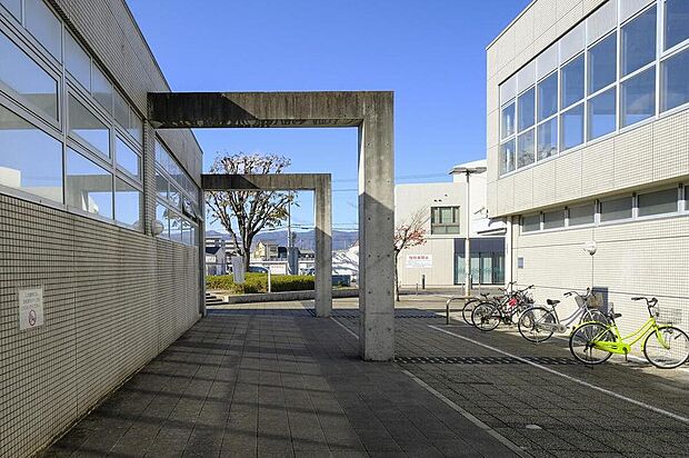 京都市久我のもり図書館