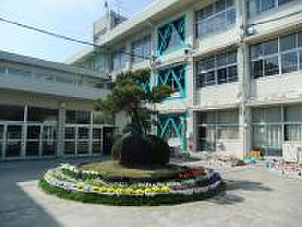 五位堂小学校（約140m）