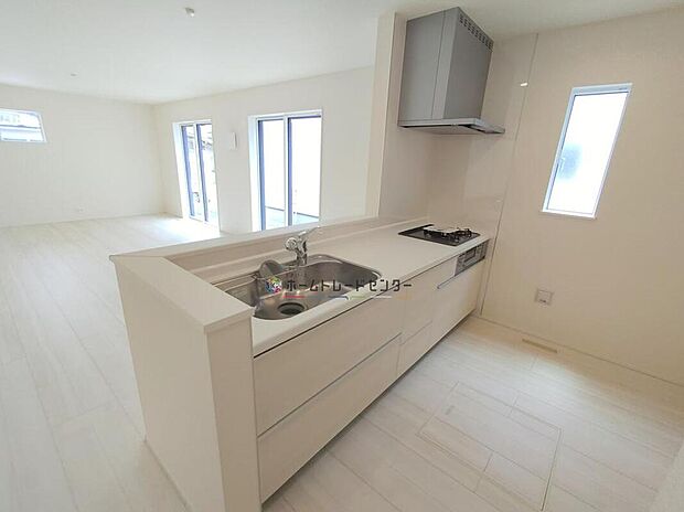 ◆広々としたキッチンスペースでは、夫婦そろってお料理も可能。コミュニケーションが高まります♪