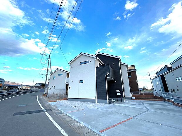 飯田グループホールディングス唯一の
販売専門会社の社員が
当物件をご案内させていただきます。