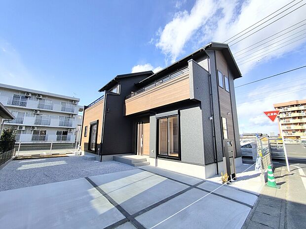 ◆◇本日、ご見学可能です！◇◆並列２台駐車可能♪南向きで日当たり良好♪飯田グループホールディングスの物件は≪販売部門≫である当社にお任せください！お電話、メールでもお問い合わせをお待ちしております。