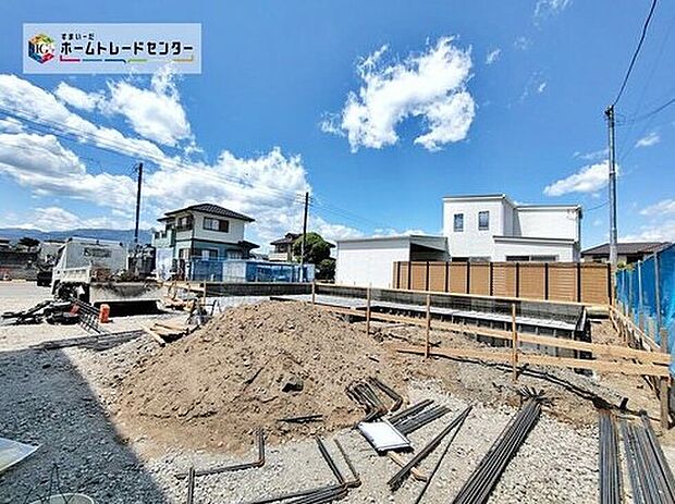 ◆周辺は交通量の少ない生活道路なので小さなお子様がいても安心です!敷地には広々としたカースペースもご用意しました☆