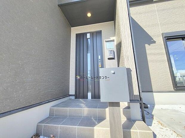 【玄関】◆TVモニター付きインターホンはカラーモニターで来訪者もひとめで分かります♪