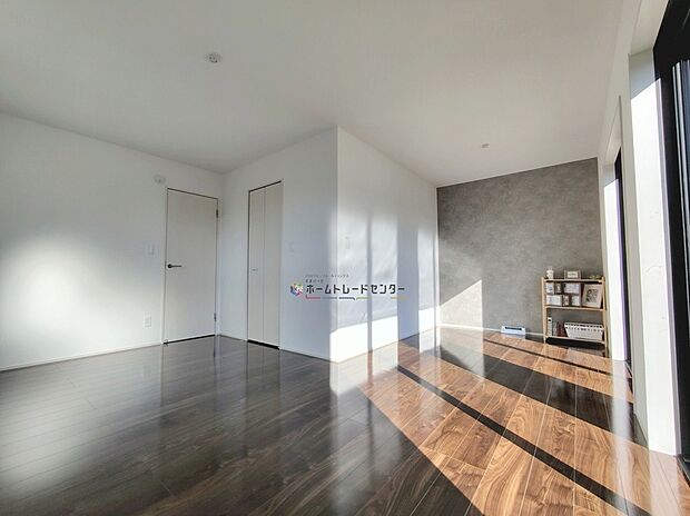 【リビング以外の居室】◆各部屋にしっかり収納を完備しています♪陽当たりの良い部屋で落ち着いた時間が過ごせます。※備品等は含まれません。