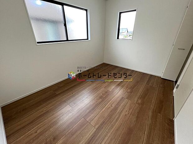 【リビング以外の居室】◆2階の各居室にはそれぞれ収納を完備!しっかりとした容量のスペースを確保しているので、お部屋は美しい空間を保てますね♪