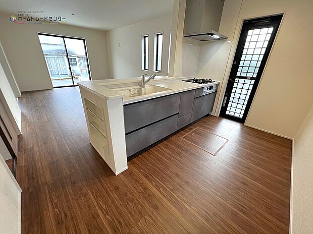 【キッチン】※配置されている家具、家電、小物はCGによるイメージ画像ですので現況とは異なります