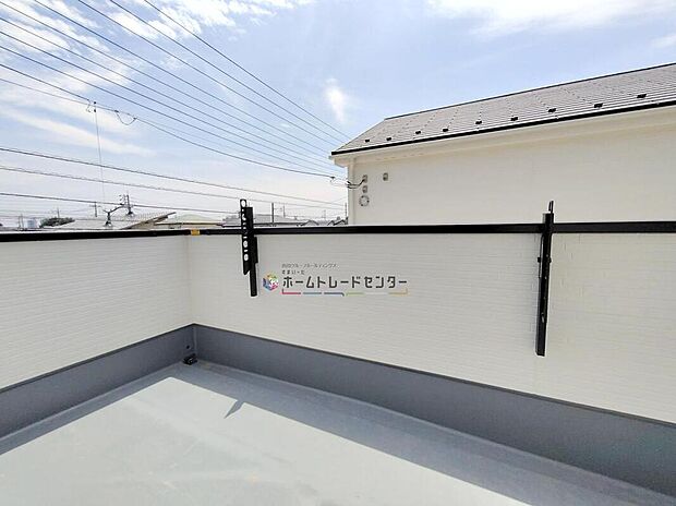 【バルコニー】◆南向きのバルコニーは、お洗濯物も乾きやすく、明るく気持ちのいい光が入ってきます♪