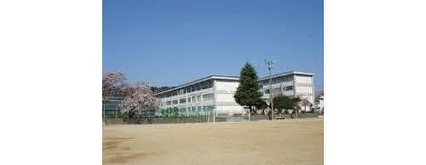 渋川市立渋川中学校(約1,800m)