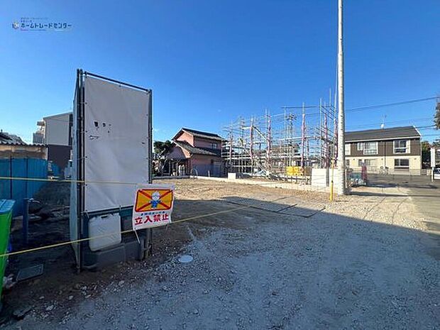 【前面道路含む現地写真】◆休日にご家族揃ってご見学はいかがでしょうか♪実際の現地を見てみると図面などではわからない、新たな発見もありますのでまずはお気軽にお問い合わせください！！