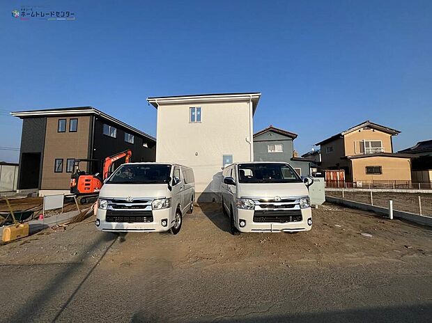 【現地外観写真】カースペース2台分ございますので、家族分の自転車を駐輪したり、急な来客用の駐車スペースとしてもお使いいただけます。