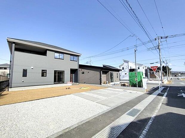 【前面道路含む現地写真】２号棟◆気になった物件すぐにご見学対応させていただきます♪平日・お仕事帰りなど、いつでもご案内可能です♪実際に現地をご覧になりませんか♪