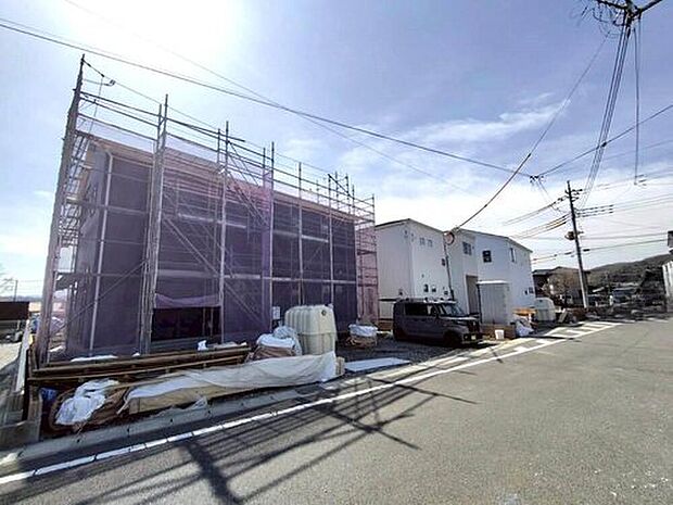 【前面道路含む現地写真】現地（2026年3月）撮影 前面道路は６ｍ以上と広々で駐車もラクラク！