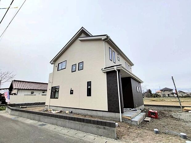 【前面道路含む現地写真】◆休日にご家族揃ってご見学はいかがでしょうか♪実際の現地を見てみると図面などではわからない、新たな発見もありますのでまずはお気軽にお問い合わせください！