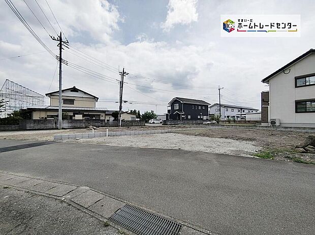 【前面道路含む現地写真】◆◇飯田グループホールディングス唯一の販売専門会社のホームトレードセンターの社員が直接、当物件をご案内いたします。見学希望、資料請求等、お気軽にお問い合わせくださいませ♪
