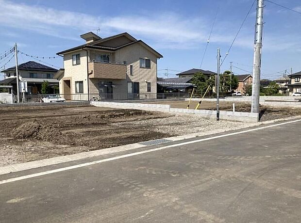 【現地外観写真】◆耐震性能最高等級3を取得した安心の住まいです。建築前だからこそ構造や施工状況もご確認いただけます。資料請求や現地見学も随時受付中ですので、お気軽にお問い合わせください。