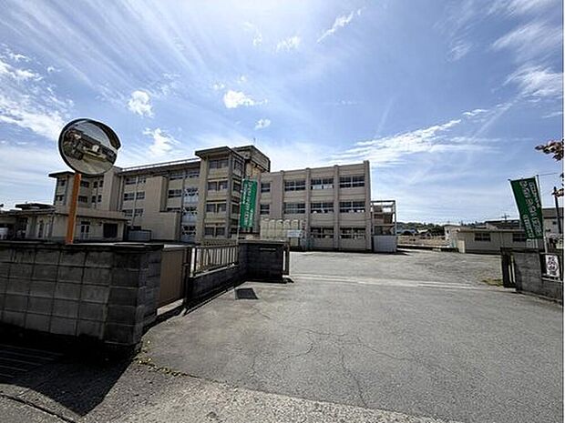 高崎市立片岡小学校(約400m)