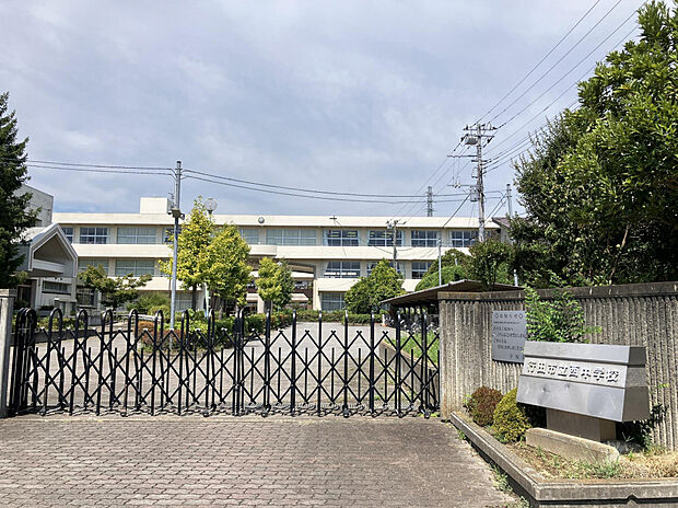 西学校（約908m）