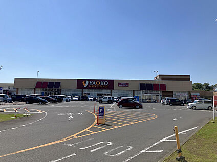 ヤオコー籠原店 697m