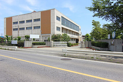 三尻中学校 1945m