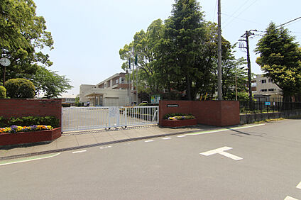 鴻巣市立鴻巣西中学校 1457m