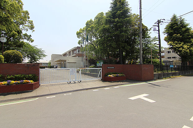 鴻巣市立鴻巣西中学校(約1,457m)