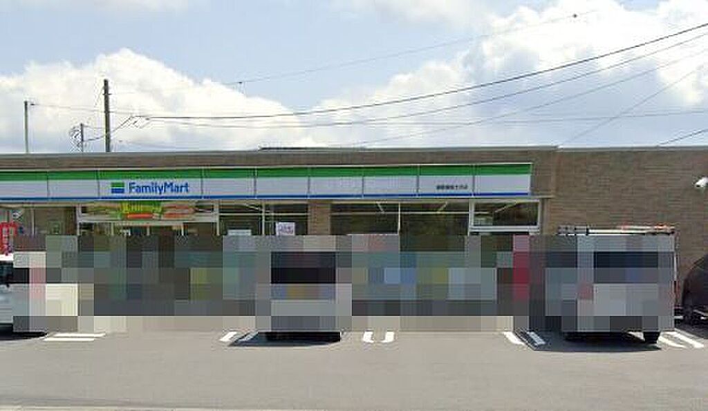 ファミリーマート御殿場新橋店　179ｍ（徒歩３分）