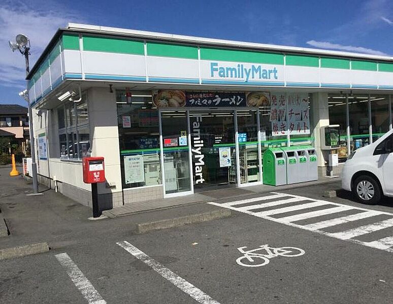 ファミリーマート焼津大村店　350ｍ（徒歩５分）