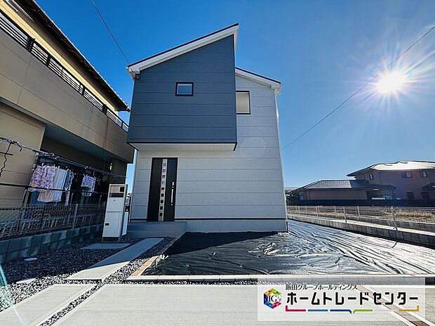 １号棟南側に２号棟の通路兼駐車スペースが整備されます。各棟セカンドカーにも便利な２台分の駐車場が整備されます