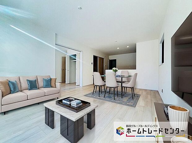 広々としたLDKに、自分好みのインテリアでレイアウト。季節ごとに模様替えなども、楽しみの一つとなりそうです。
※家具をCG合成しております。家具付き販売ではございません
