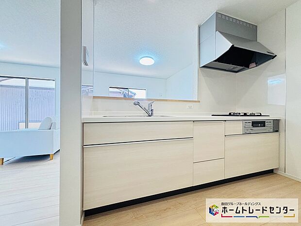 ~1号棟~
人気の対面式キッチン。お食事の準備をしながらでもご家族とのコミュニケーションを楽しめます♪ぜひご見学の際にはキッチンに立ち、生活をイメージしてください。