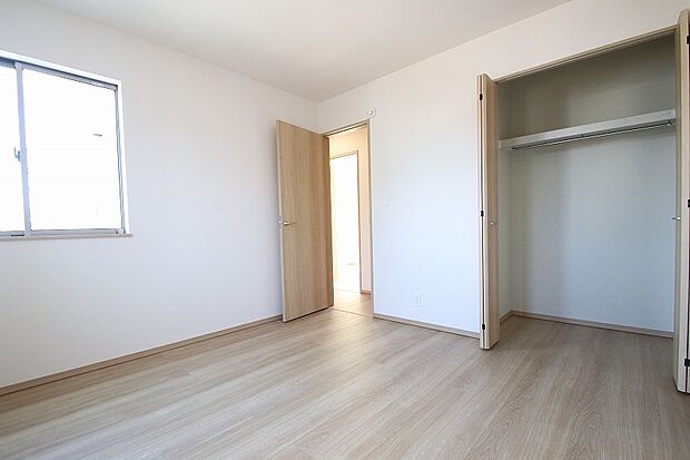 【☆Bed Room☆】各居室にはそれぞれ収納を完備！しっかりとした容量を確保しておりますので、お部屋は美しい空間を保てますね♪