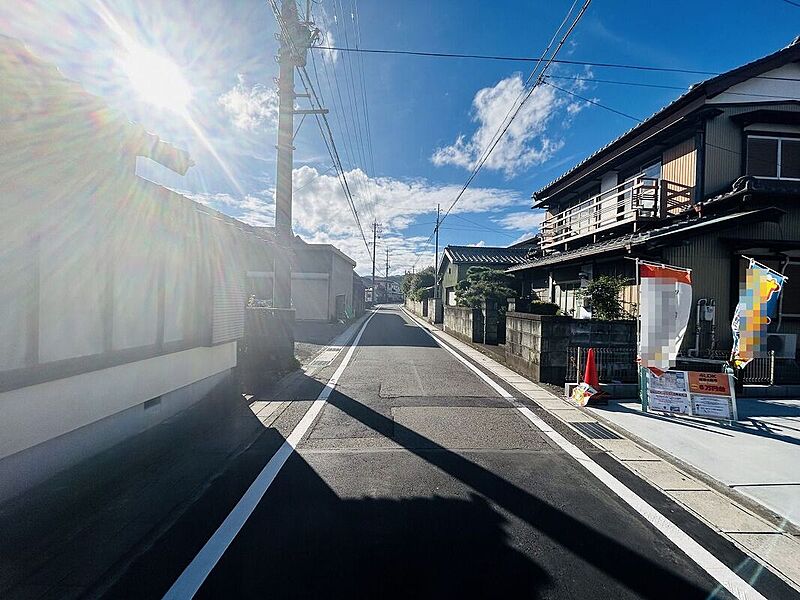 前道路を含む現地外観写真