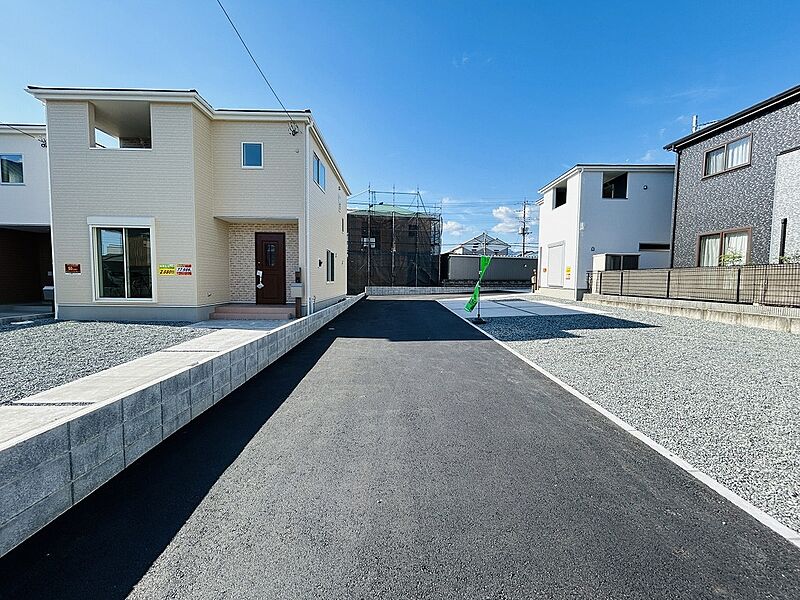 道路を含む現地外観写真