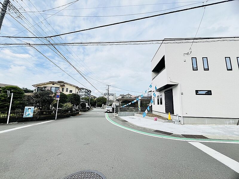 前道路を含む現地外観写真