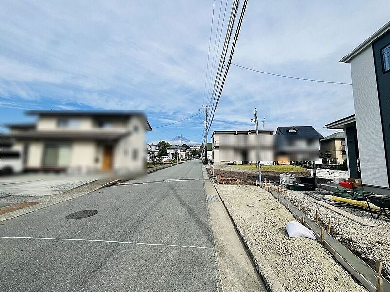 前道路を含む現地外観写真