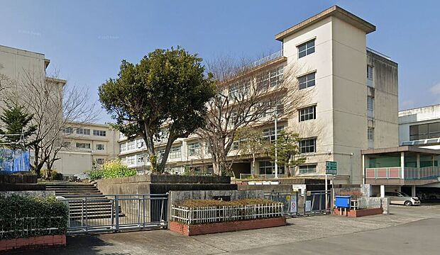 観山中学校(約2,100m)