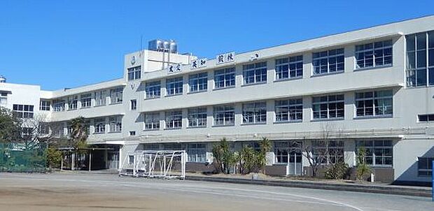 服織中学校（約400m）