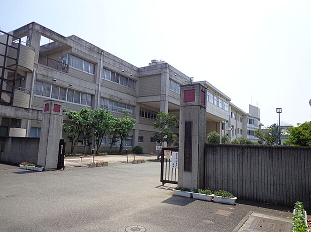 大里中学校(約600m)