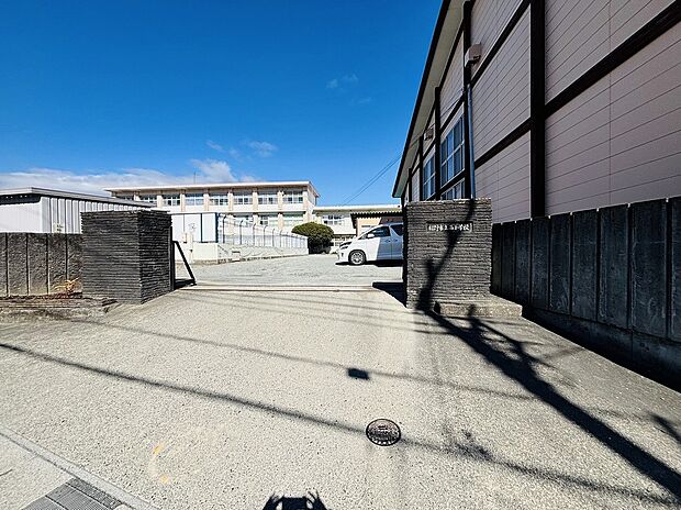 裾野西小学校(約1,060m)