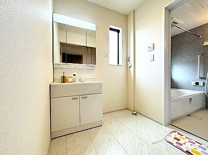 【設備】三面鏡のシャンプードレッサー