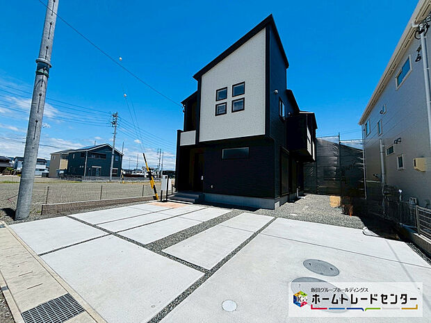 【現地外観写真】１号棟
全室南向きの３LDKはリビングにマルチスキップを設置！お洒落でスタイリッシュな室内です